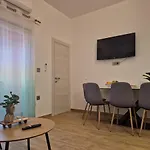 Bijeg U Mir, Dvosobni Apartman