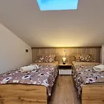 Bijeg U Mir, Dvosobni Apartman