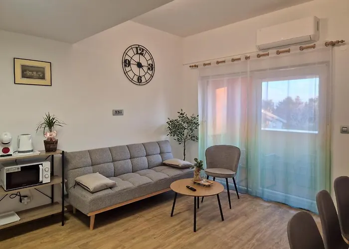 Bijeg U Mir, Dvosobni Apartman